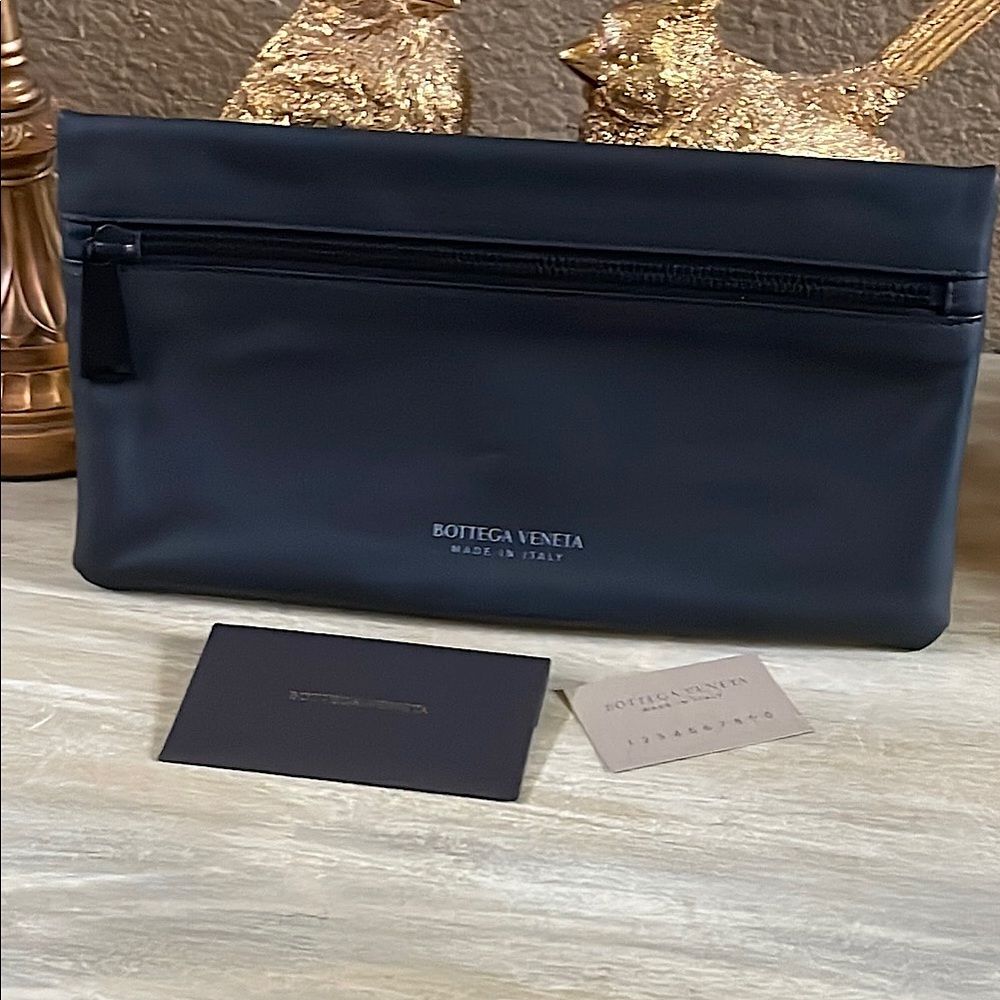 Bottega Veneta Black leather pouch accessory . Authentic .